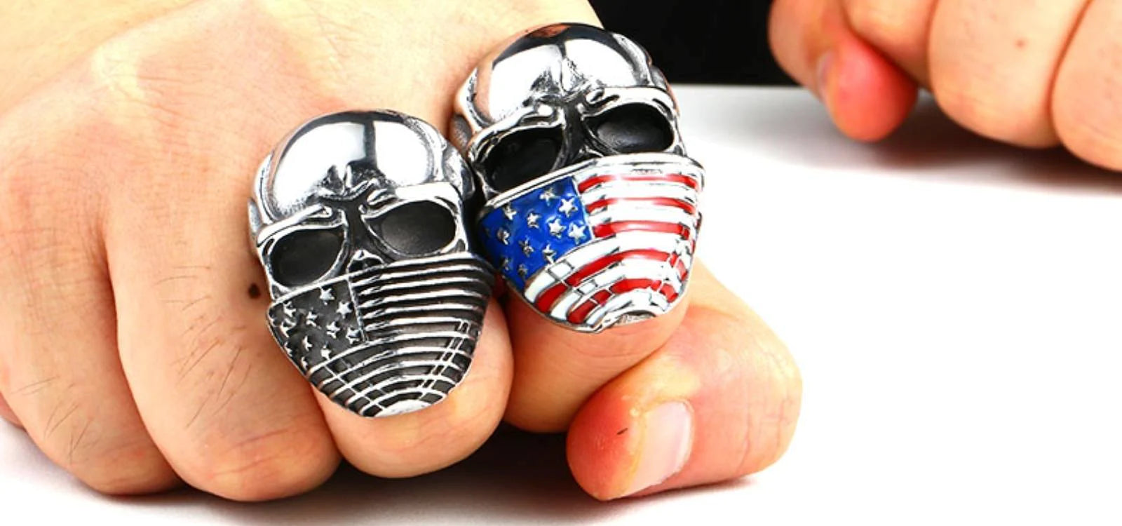 Der Vintage-Ring ist eine der beliebtesten Kreationen im Bereich des antiken amerikanischen Schmucks mit diesen wunderschönen Designs der US Army, Navy und anderen Zweigen der US-Armee.