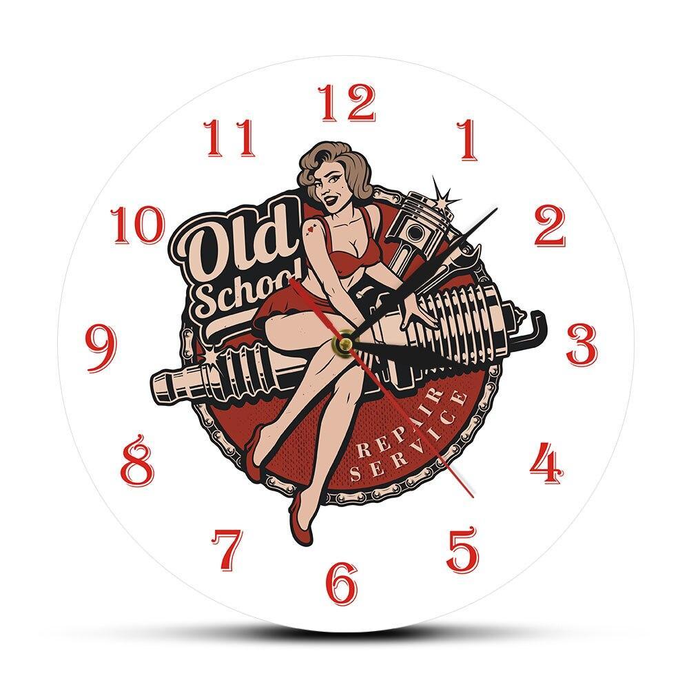 Vintage Pin-Up-Uhr